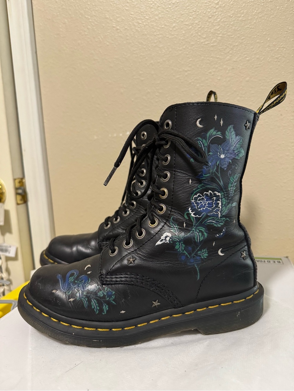 Dr. Martens 1490 mystic garden floral leather combat with blue floral design - Picture 3 of 9